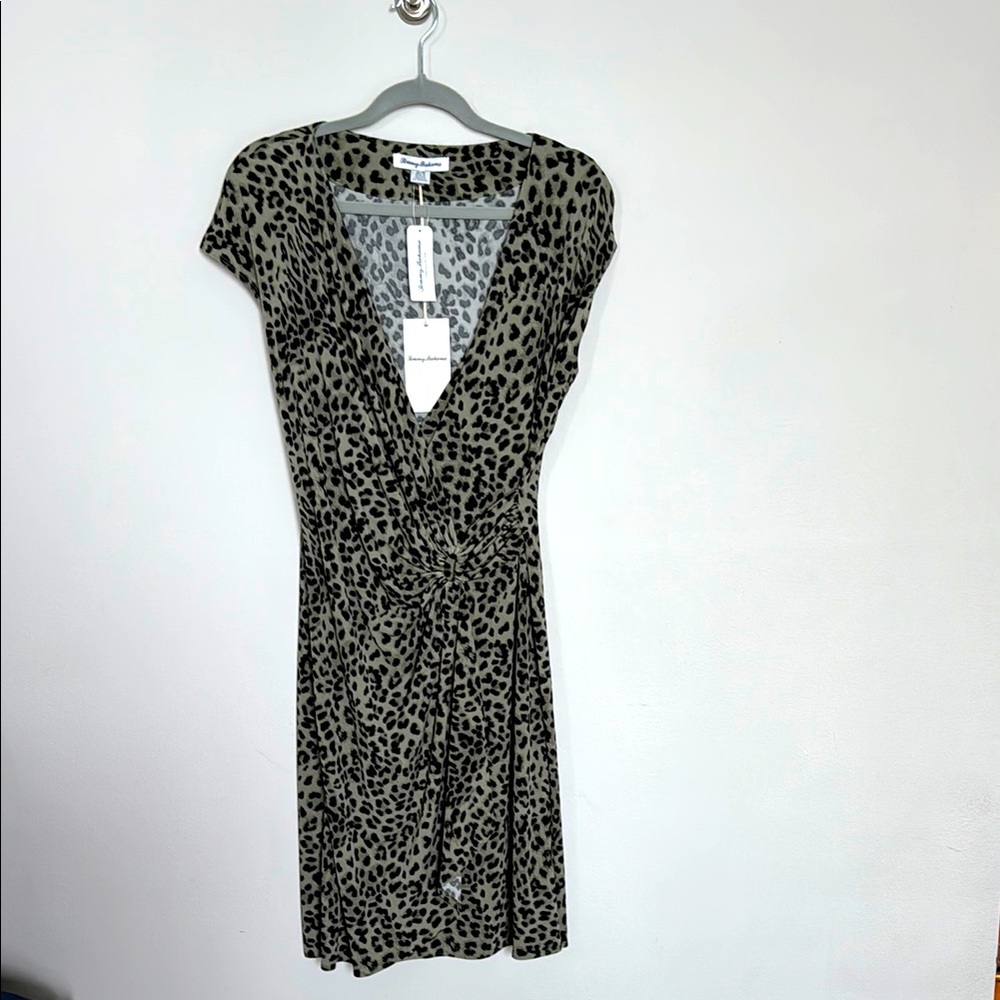 Tommy Bahama Green Sage Leopord print Sheath Dress V-Neck Short Sleeve NWT